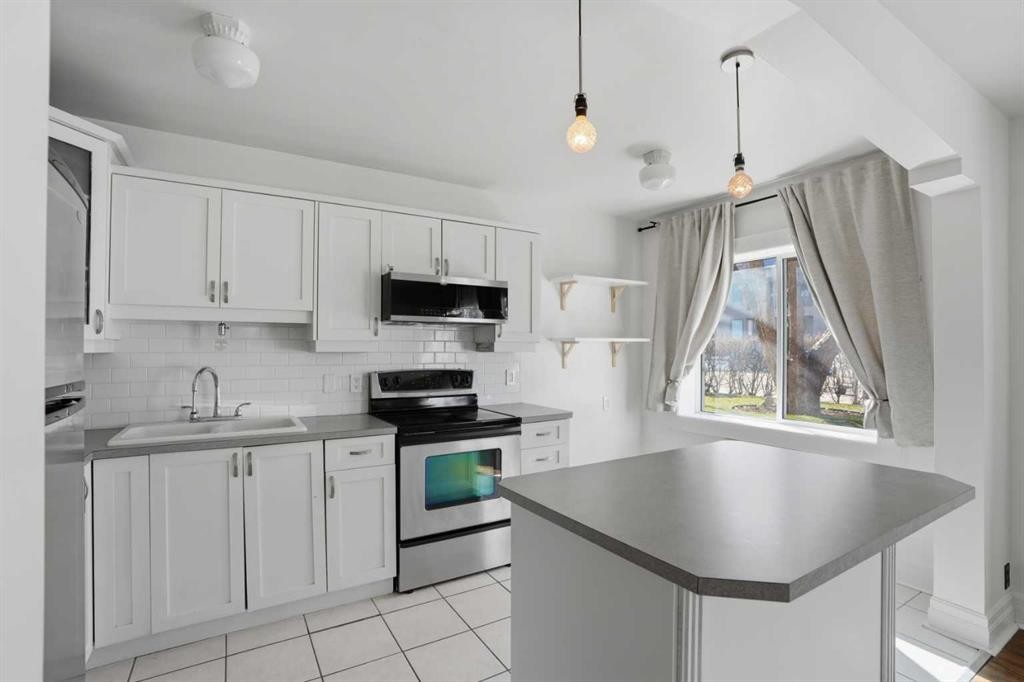 3-330 19 Avenue Sw, Calgary, AB - Indoor Photo Showing Kitchen