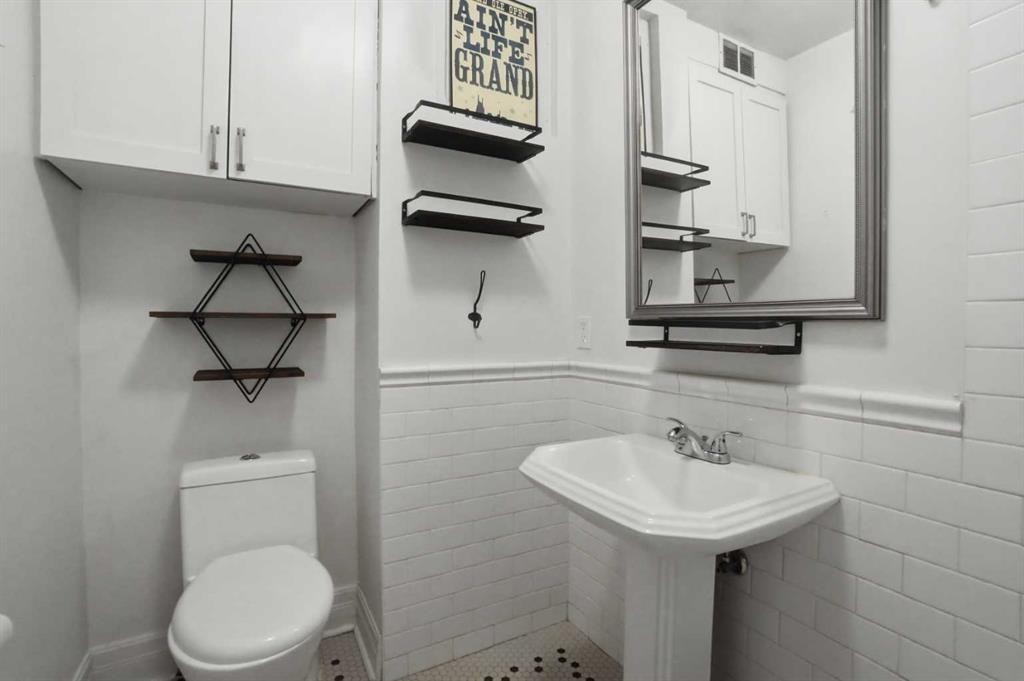 3-330 19 Avenue Sw, Calgary, AB - Indoor Photo Showing Bathroom