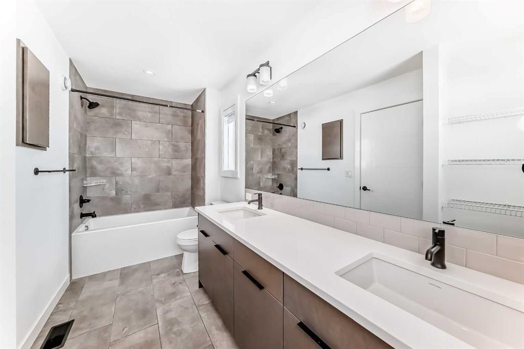 357 Calhoun Common Ne, Calgary, AB - Indoor Photo Showing Bathroom