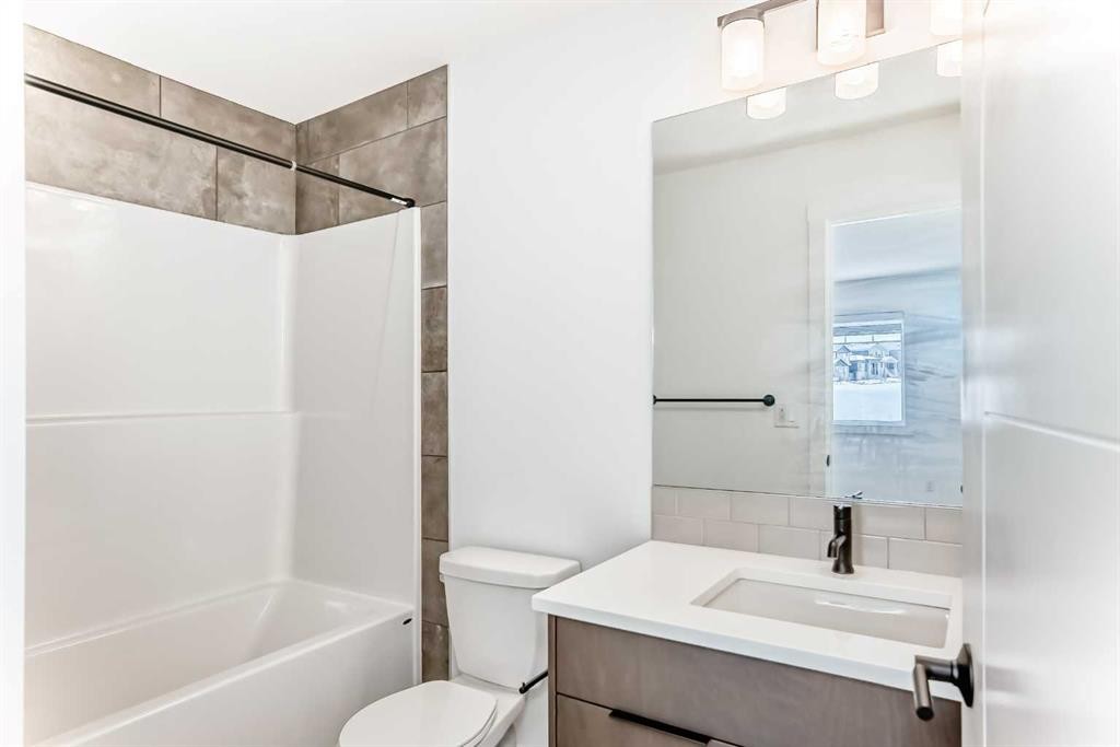 357 Calhoun Common Ne, Calgary, AB - Indoor Photo Showing Bathroom