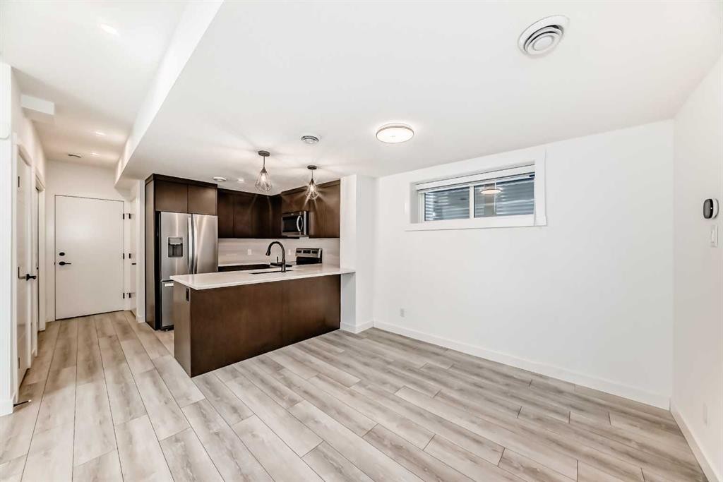 357 Calhoun Common Ne, Calgary, AB - Indoor Photo Showing Kitchen
