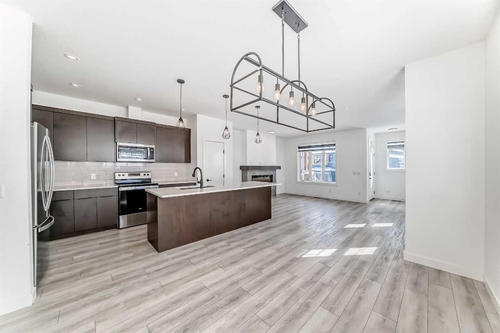 357 Calhoun Common Ne, Calgary, AB - Indoor Photo Showing Kitchen