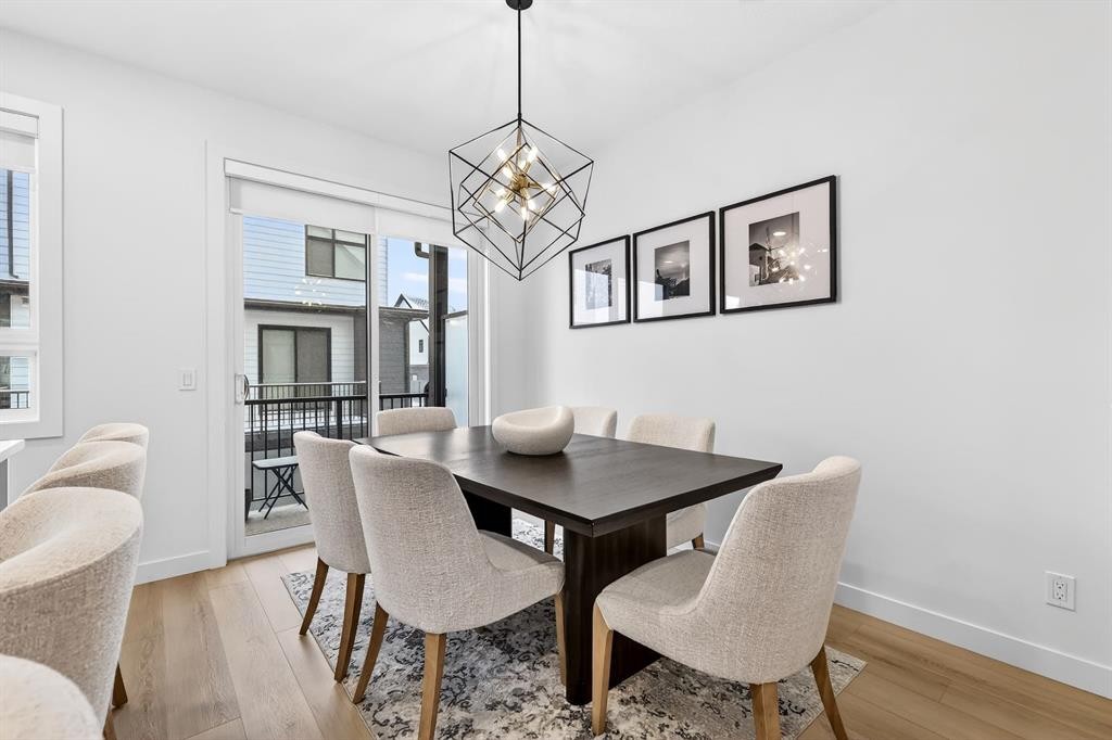 10 Currie Walk Sw, Calgary, AB - Indoor Photo Showing Dining Room