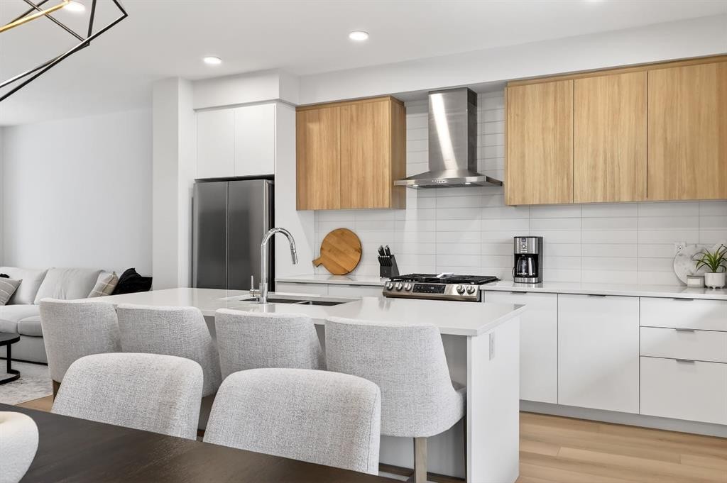 10 Currie Walk Sw, Calgary, AB - Indoor