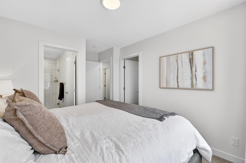 10 Currie Walk Sw, Calgary, AB - Indoor Photo Showing Bedroom