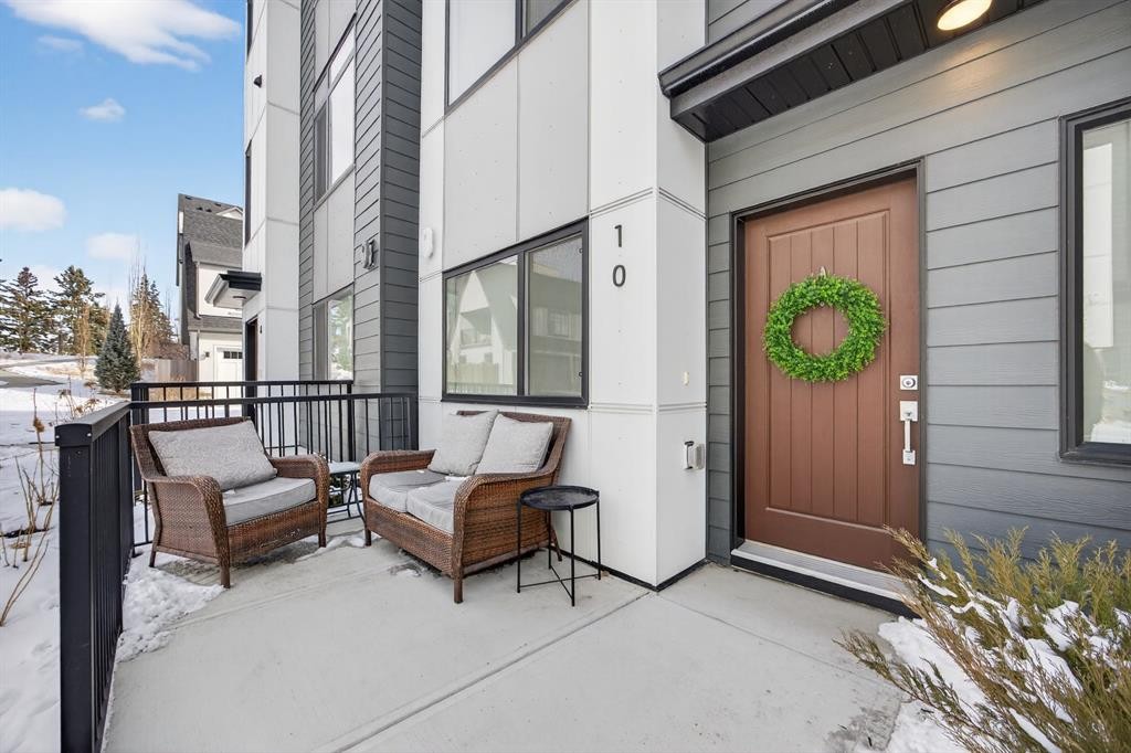 10 Currie Walk Sw, Calgary, AB - Outdoor With Exterior