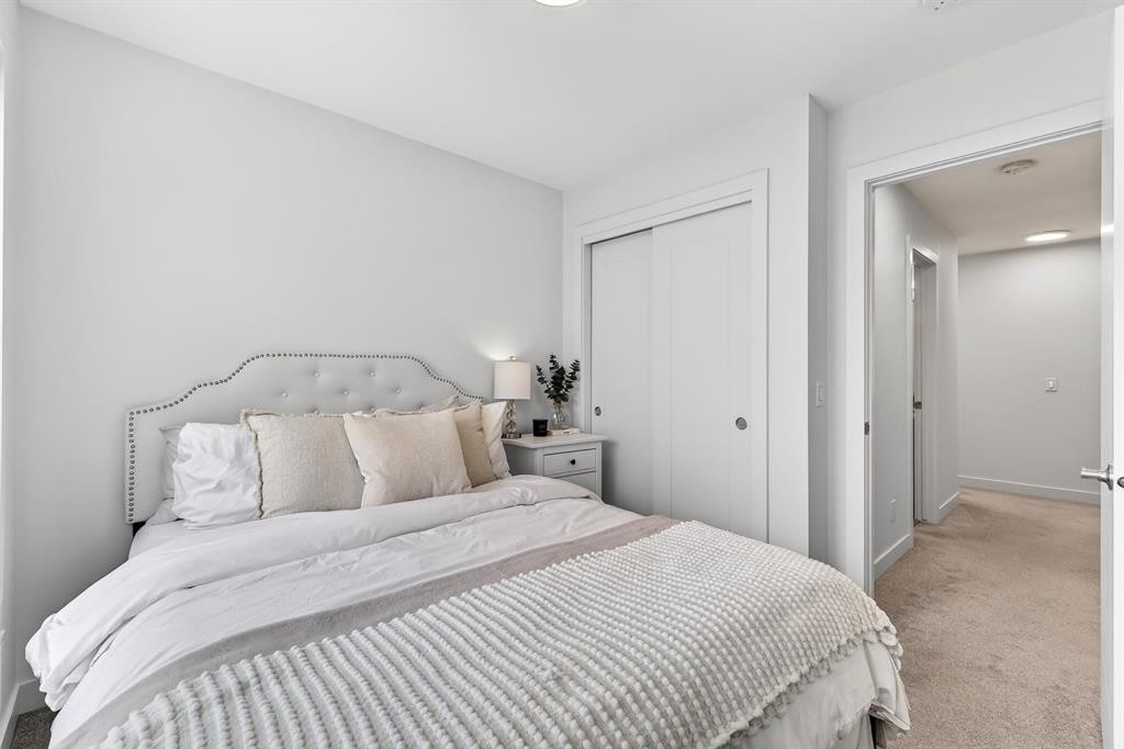 10 Currie Walk Sw, Calgary, AB - Indoor Photo Showing Bedroom