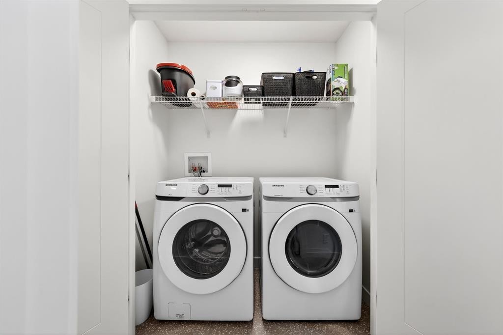 10 Currie Walk Sw, Calgary, AB - Indoor Photo Showing Laundry Room