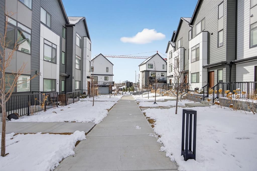 10 Currie Walk Sw, Calgary, AB - Outdoor