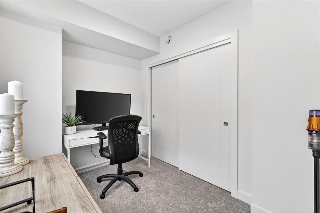 10 Currie Walk Sw, Calgary, AB - Indoor