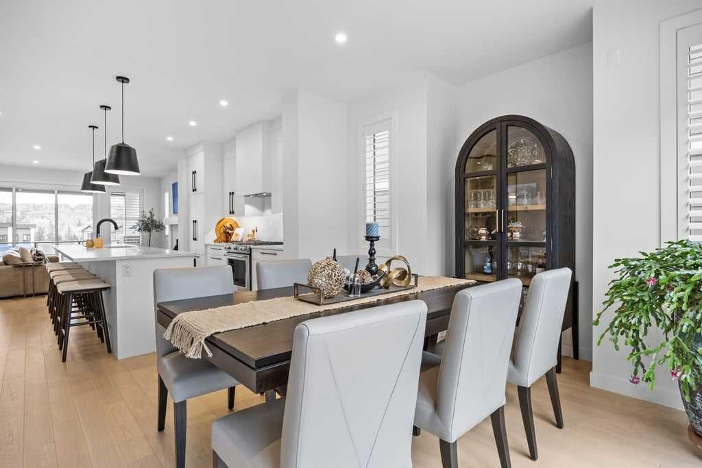 80 Timberline Way Sw, Calgary, AB - Indoor Photo Showing Dining Room