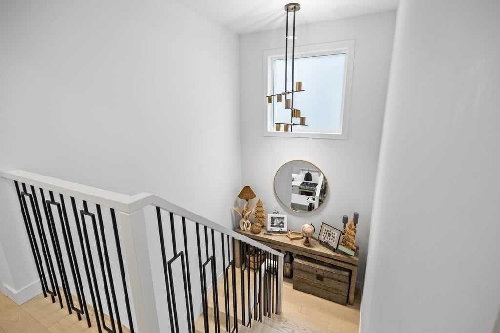 80 Timberline Way Sw, Calgary, AB - Indoor Photo Showing Other Room