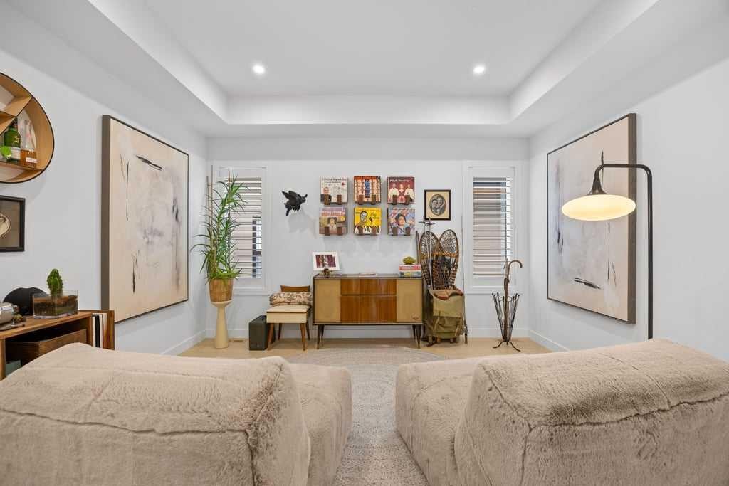 80 Timberline Way Sw, Calgary, AB - Indoor