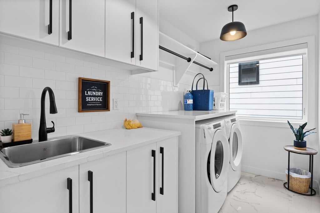 80 Timberline Way Sw, Calgary, AB - Indoor Photo Showing Laundry Room