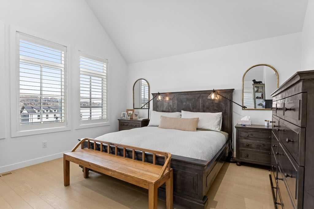 80 Timberline Way Sw, Calgary, AB - Indoor Photo Showing Bedroom