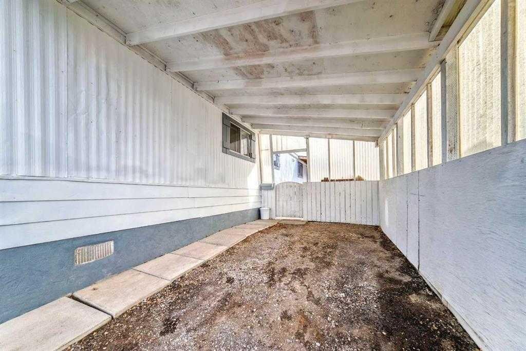 93 Huntstrom Drive Ne, Calgary, AB - Indoor Photo Showing Other Room