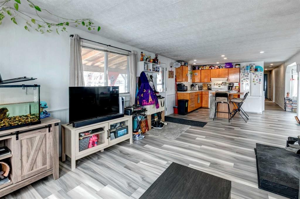 93 Huntstrom Drive Ne, Calgary, AB - Indoor