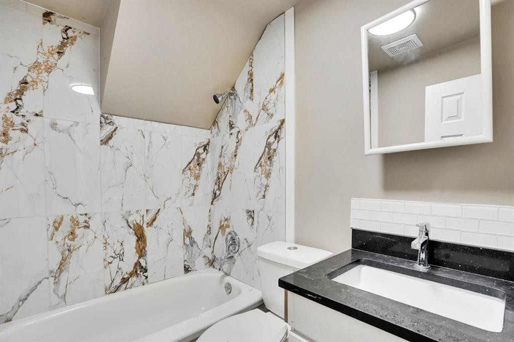363 Templeside Circle Ne, Calgary, AB - Indoor Photo Showing Bathroom