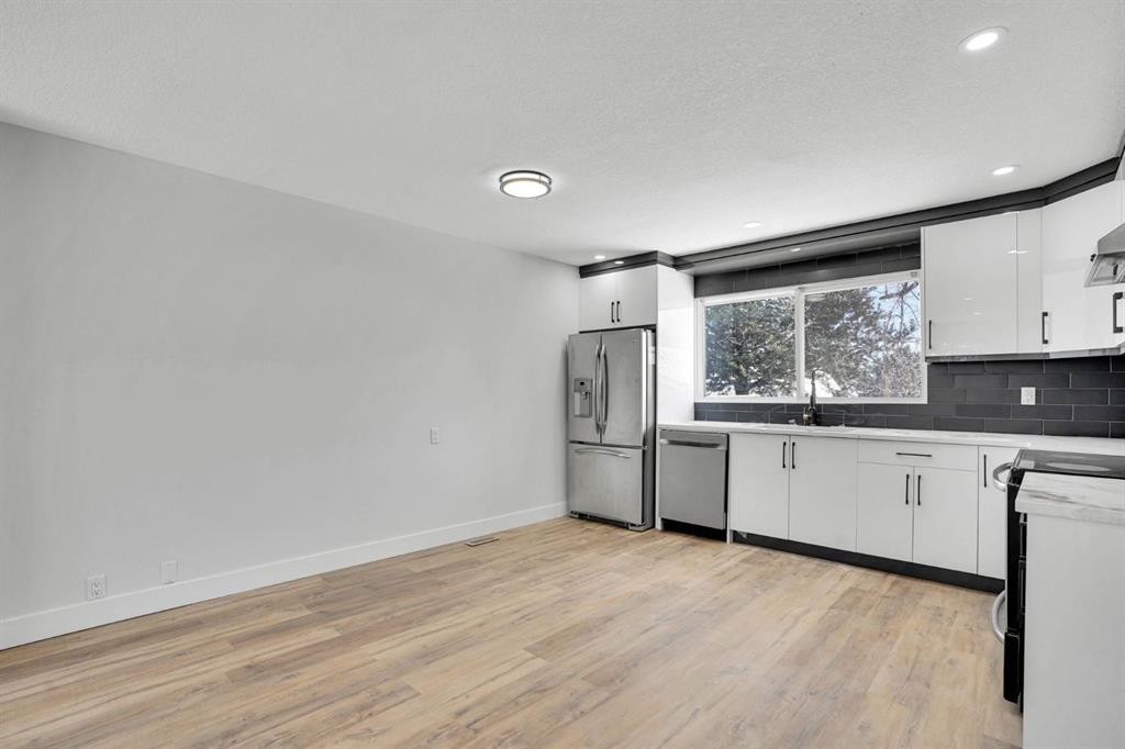 363 Templeside Circle Ne, Calgary, AB - Indoor Photo Showing Kitchen
