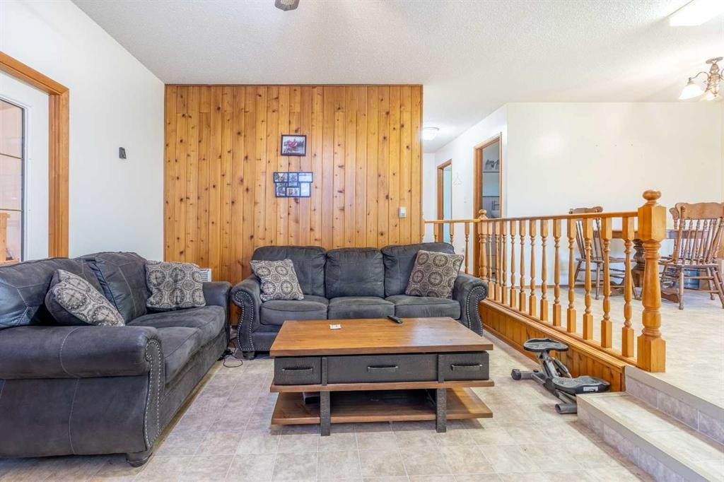 62 Buskmose Drive, Grandview, AB - Indoor Photo Showing Living Room