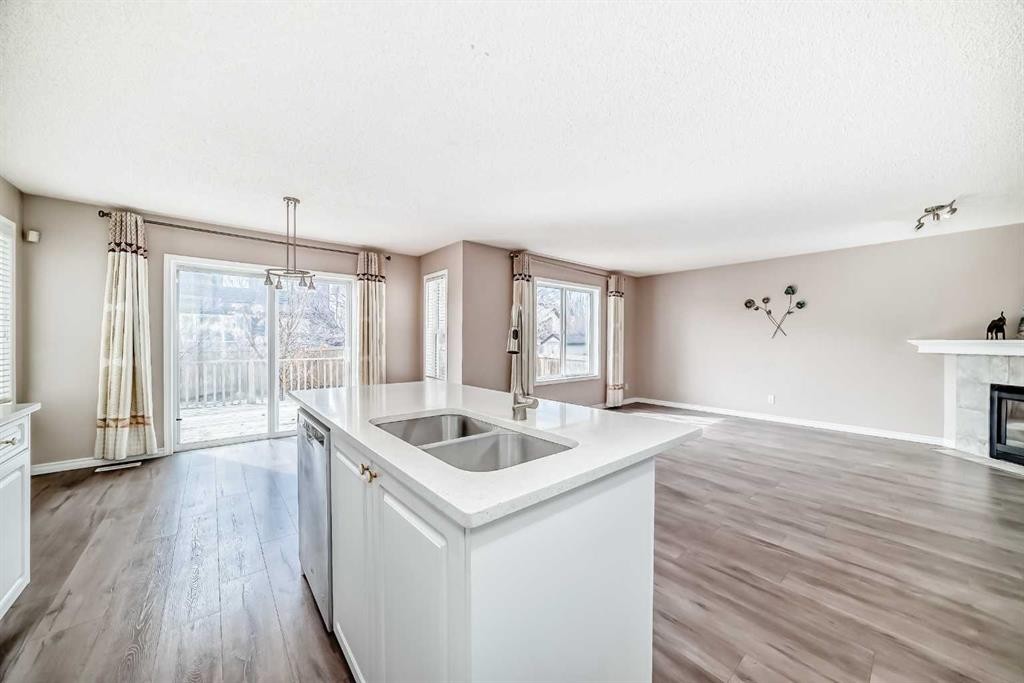 9 Somerside Crescent Sw, Calgary, AB - Indoor Photo Showing Kitchen With Double Sink