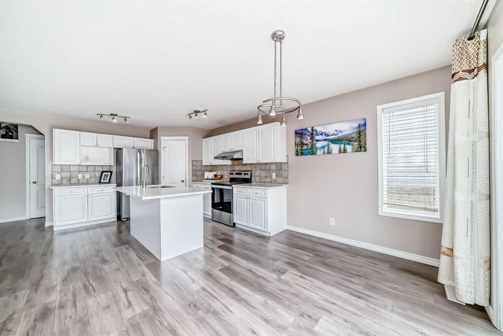 9 Somerside Crescent Sw, Calgary, AB - Indoor Photo Showing Kitchen