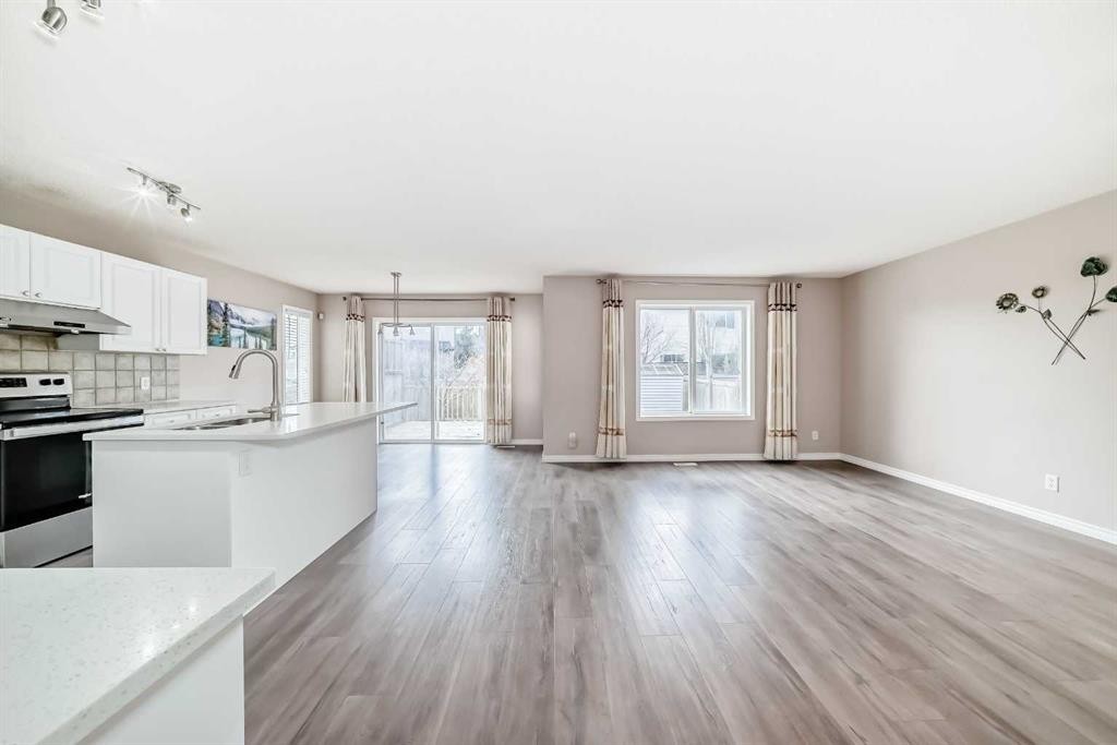 9 Somerside Crescent Sw, Calgary, AB - Indoor Photo Showing Kitchen With Double Sink