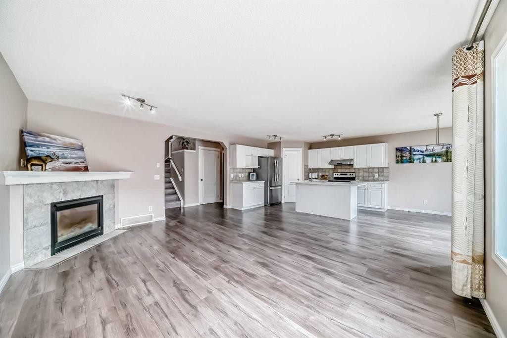 9 Somerside Crescent Sw, Calgary, AB - Indoor Photo Showing Living Room With Fireplace