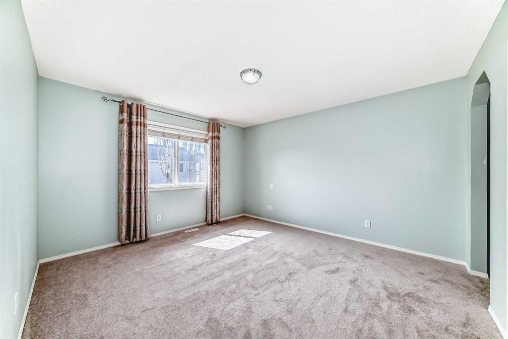9 Somerside Crescent Sw, Calgary, AB - Indoor Photo Showing Other Room
