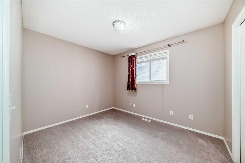 9 Somerside Crescent Sw, Calgary, AB - Indoor Photo Showing Other Room