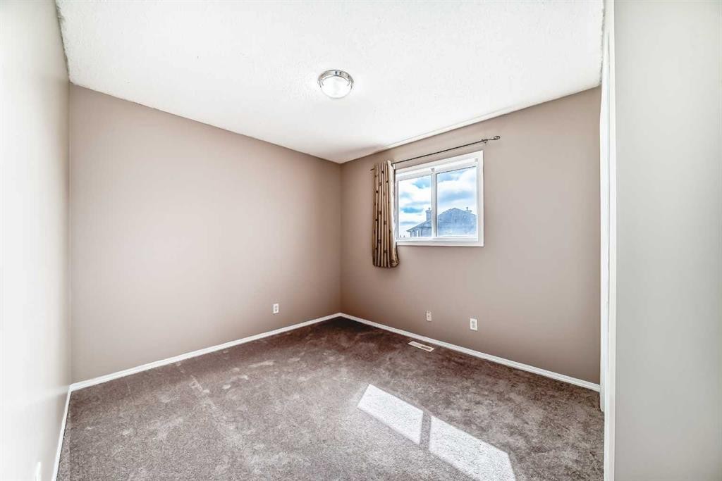 9 Somerside Crescent Sw, Calgary, AB - Indoor Photo Showing Other Room