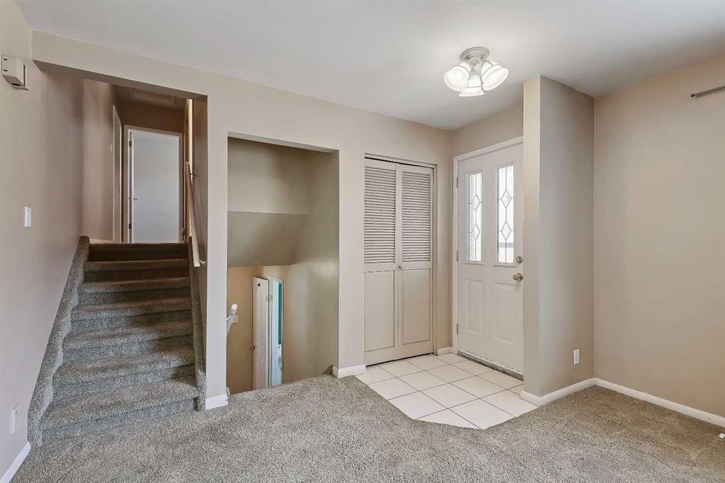 68 West Glen Crescent Sw, Calgary, AB - Indoor Photo Showing Other Room