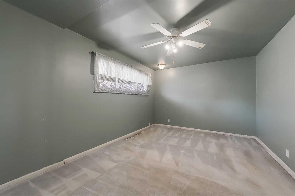 68 West Glen Crescent Sw, Calgary, AB - Indoor Photo Showing Other Room