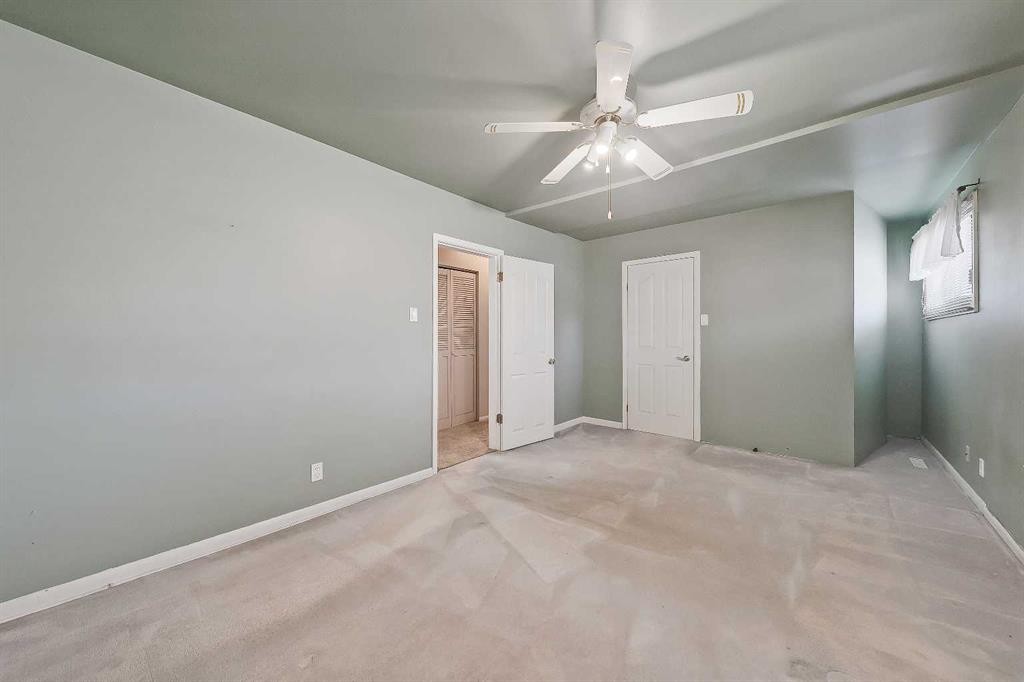 68 West Glen Crescent Sw, Calgary, AB - Indoor Photo Showing Other Room