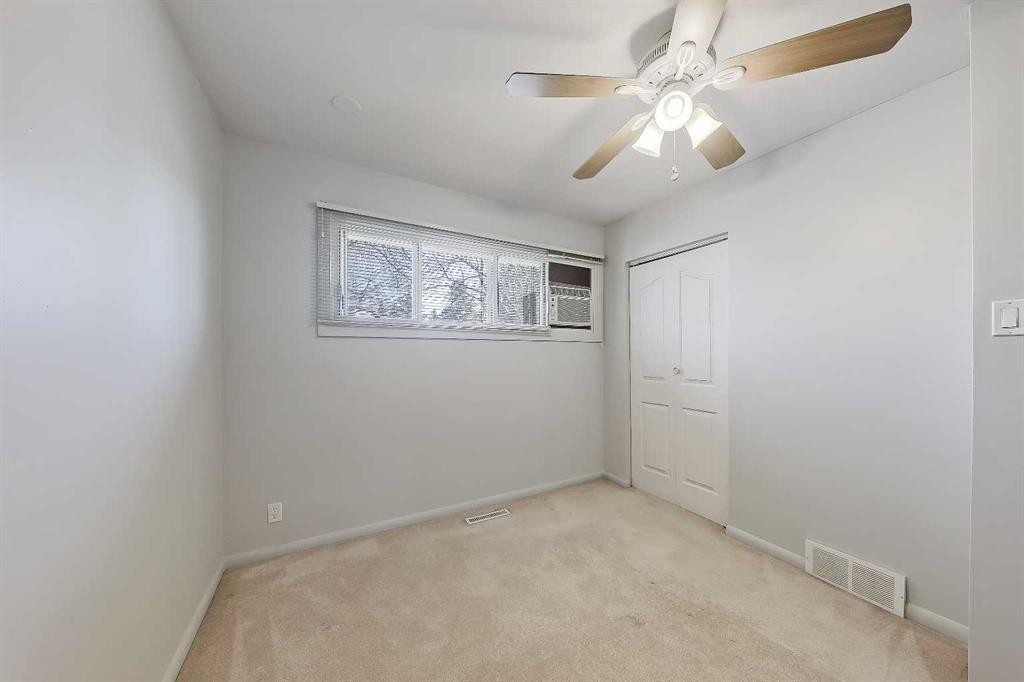 68 West Glen Crescent Sw, Calgary, AB - Indoor Photo Showing Other Room