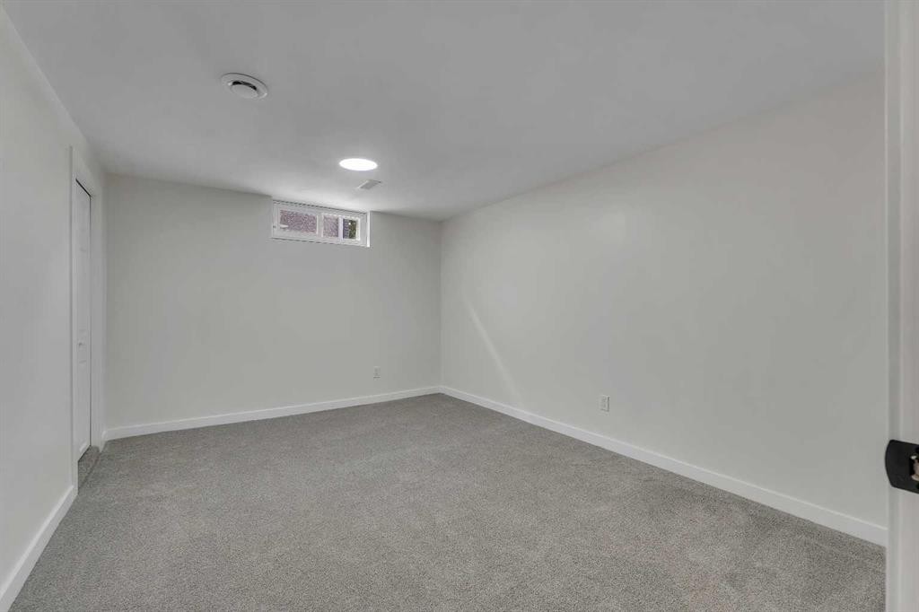 4824 Claret Street Nw, Calgary, AB - Indoor