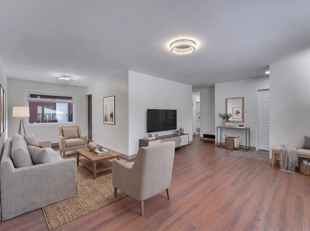 4824 Claret Street Nw, Calgary, AB - Indoor Photo Showing Living Room