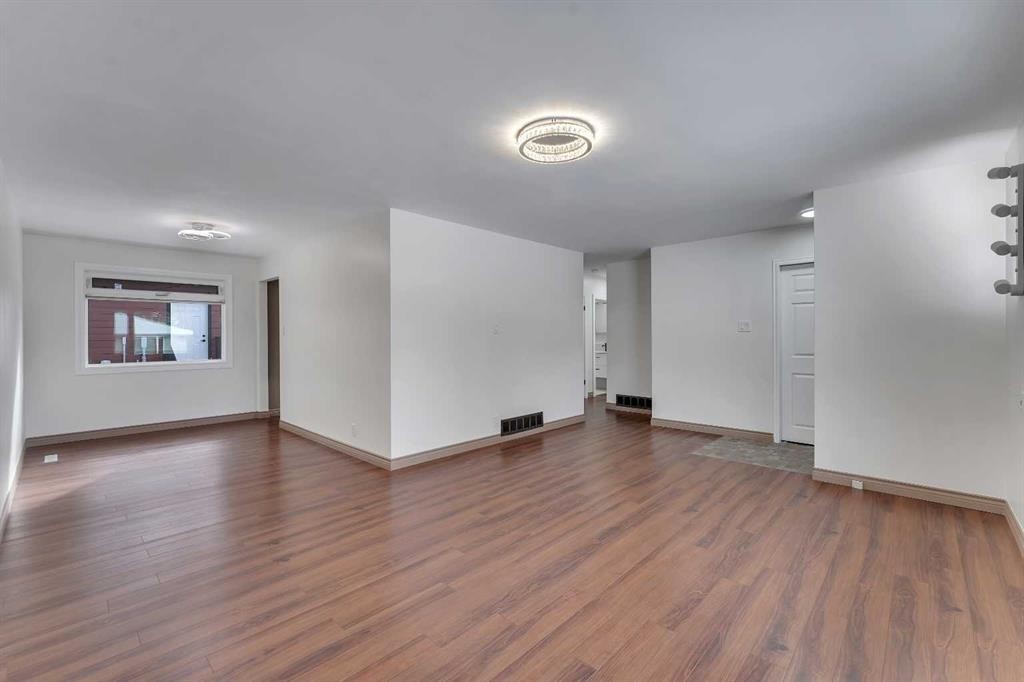 4824 Claret Street Nw, Calgary, AB - Indoor