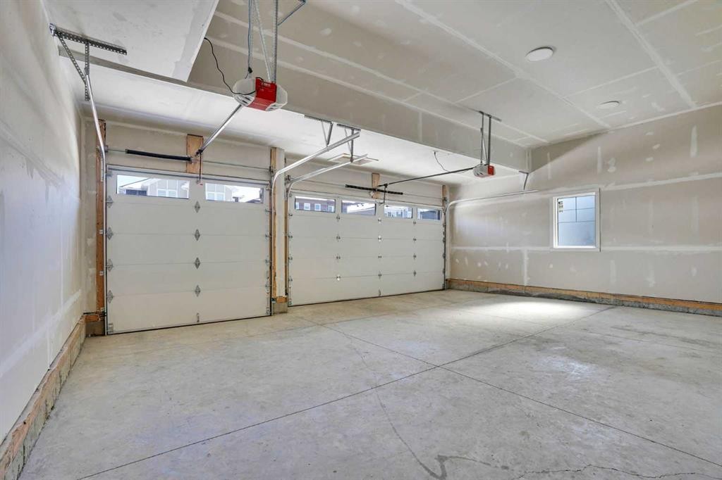 230 Kinniburgh Loop, Chestermere, AB - Indoor Photo Showing Garage