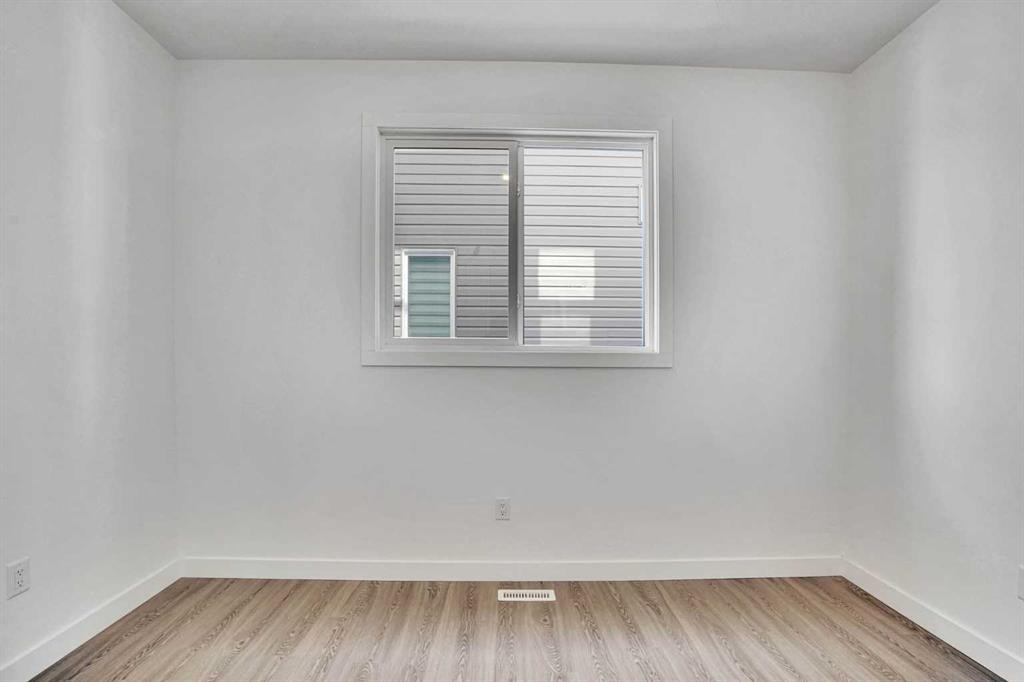 230 Kinniburgh Loop, Chestermere, AB - Indoor Photo Showing Other Room