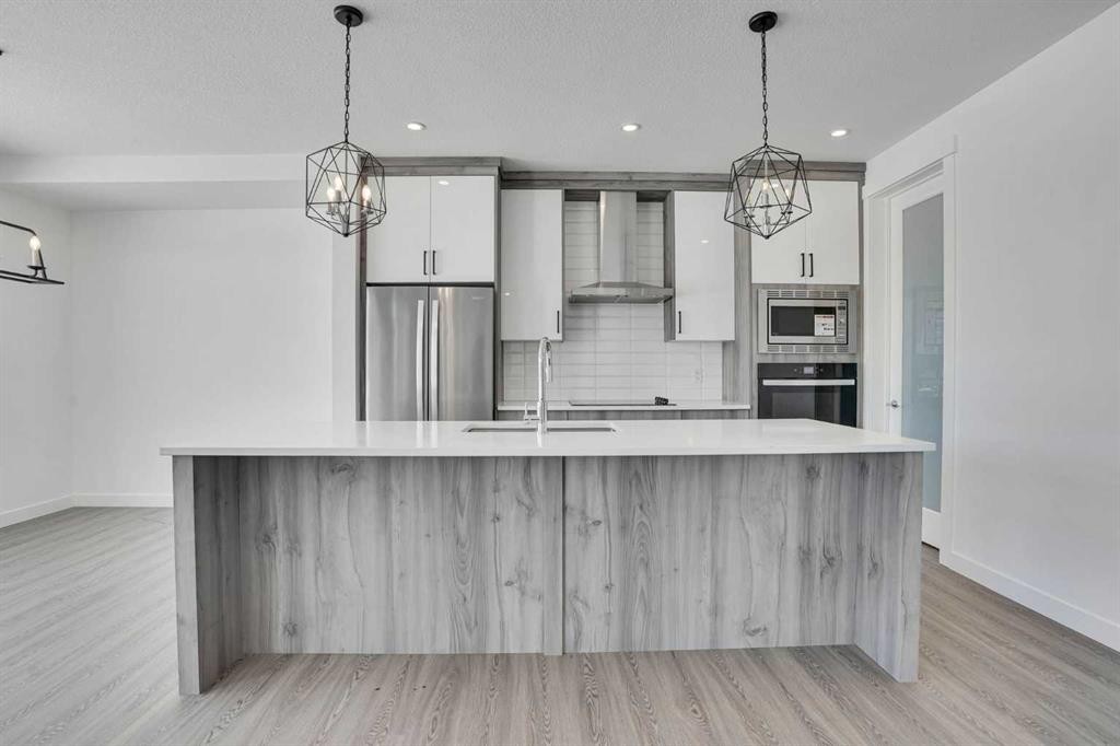 230 Kinniburgh Loop, Chestermere, AB - Indoor Photo Showing Kitchen With Upgraded Kitchen