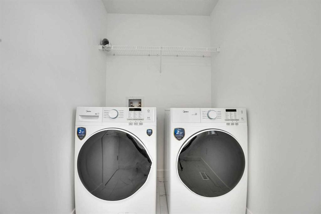 230 Kinniburgh Loop, Chestermere, AB - Indoor Photo Showing Laundry Room