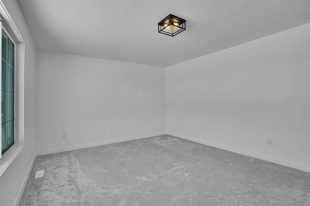 230 Kinniburgh Loop, Chestermere, AB - Indoor Photo Showing Other Room