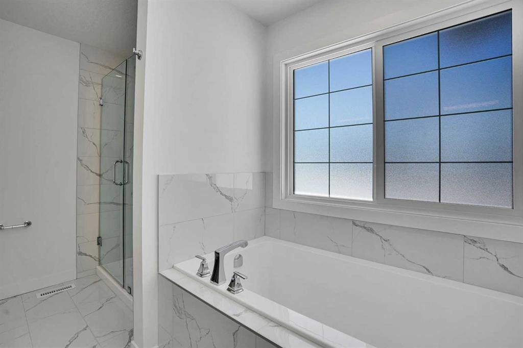 230 Kinniburgh Loop, Chestermere, AB - Indoor Photo Showing Bathroom