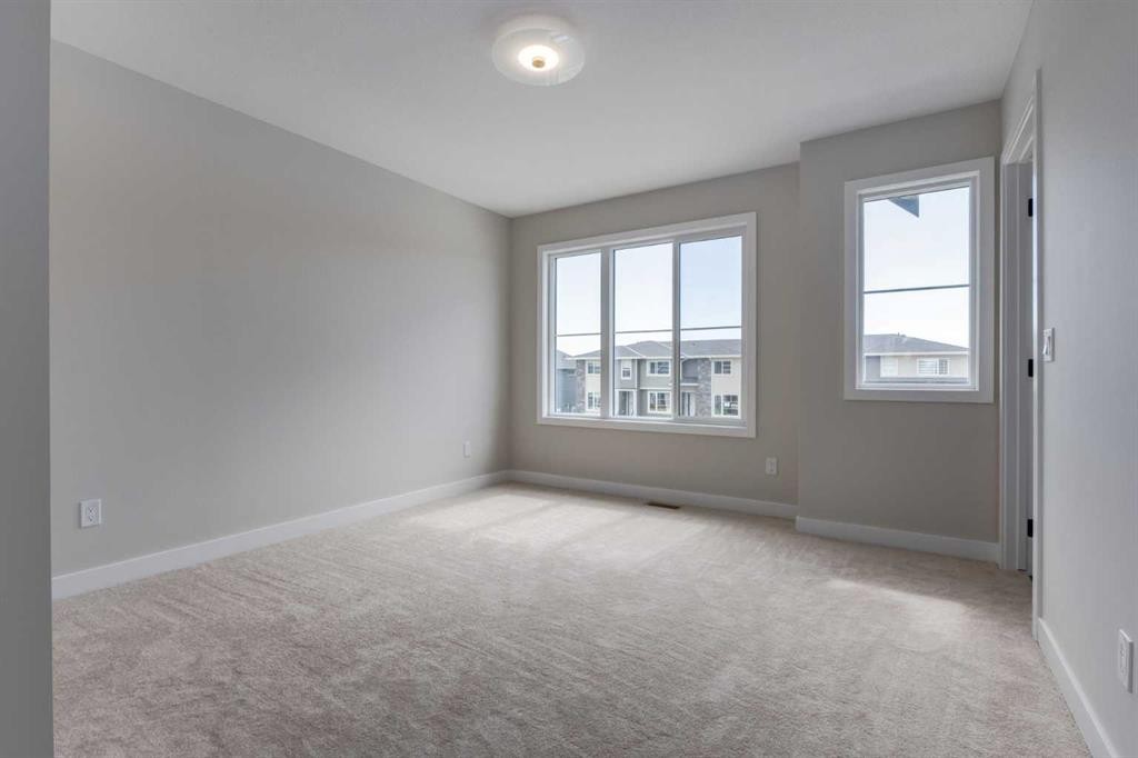 7110 Rangeview Avenue Se, Calgary, AB - Indoor Photo Showing Other Room