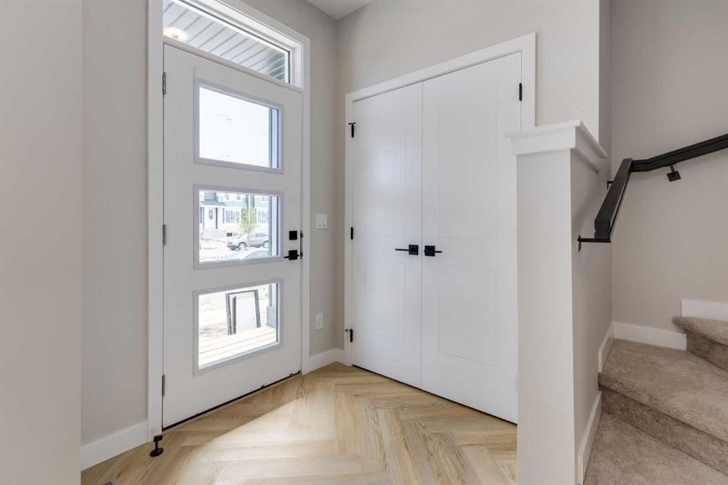 7110 Rangeview Avenue Se, Calgary, AB - Indoor Photo Showing Other Room