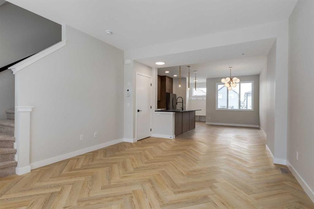 7110 Rangeview Avenue Se, Calgary, AB - Indoor Photo Showing Other Room