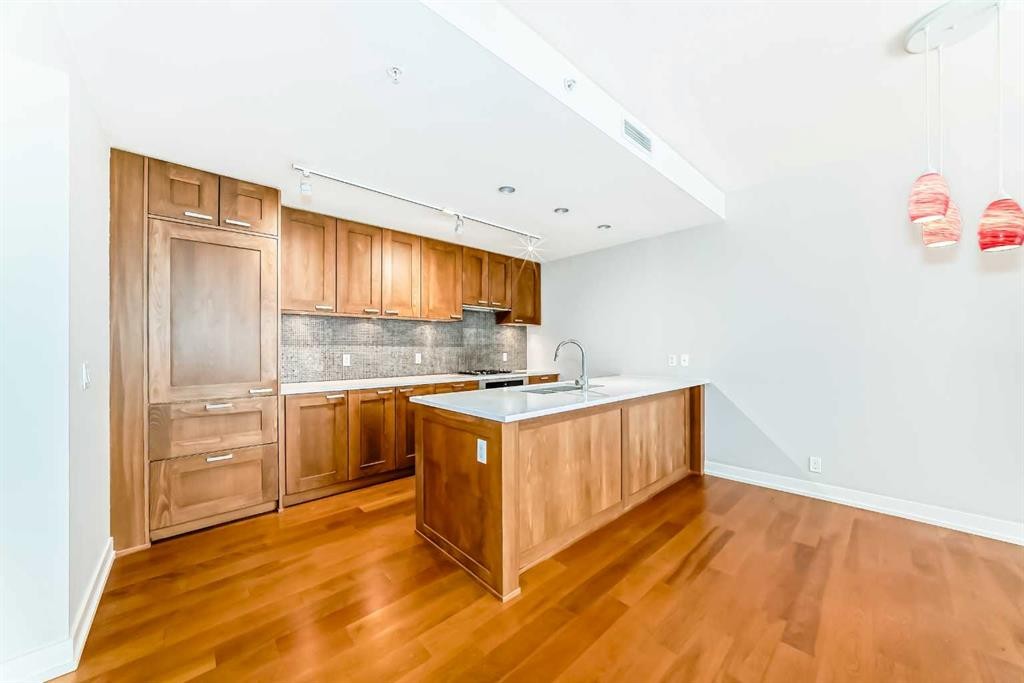1126-222 Riverfront Avenue Sw, Calgary, AB - Indoor Photo Showing Kitchen