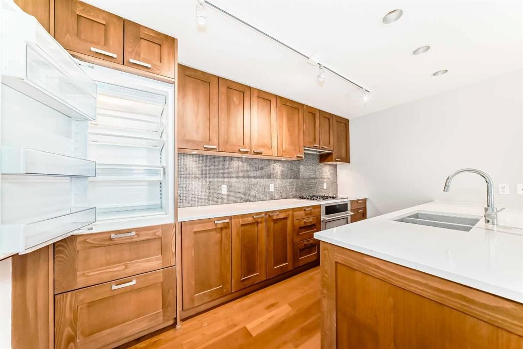 1126-222 Riverfront Avenue Sw, Calgary, AB - Indoor Photo Showing Kitchen With Double Sink