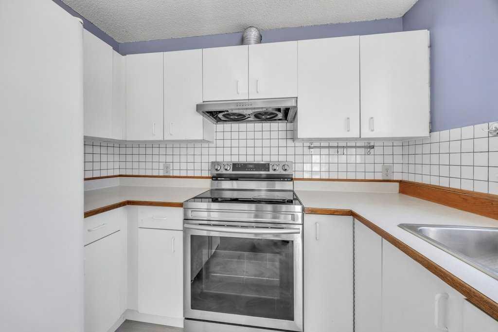67 Martinwood Road Ne, Calgary, AB - Indoor Photo Showing Kitchen